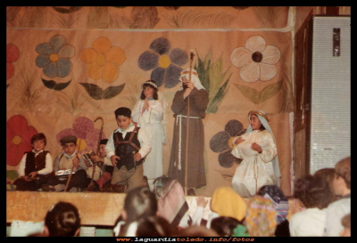 Teatro del colegio, Navidad 1986
Representación teatral del colegio Don Valentín Escobar,  de la Navidad del año 1986, los pastores son, Raúl García, Rafa Campaya y Modesto, (el ángel) Alicia Morales, (San José) Marcos y (la Virgen) Isabel Largo. 

Palabras clave: Representación teatral Navidad del año 1986