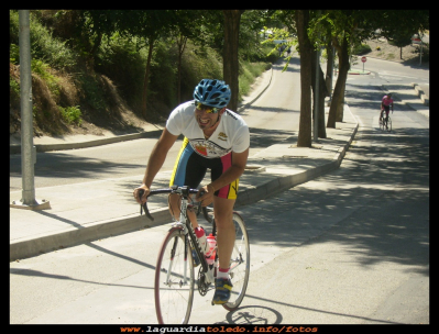  Vuelta ciclista
Vuelta ciclista a Toledo,  Subiendo la cuesta Nueva a su paso por La guardia. 29-9-2010
Palabras clave:  Vuelta ciclista