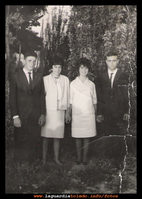 pareja de novios
Parejas de novios, en el antiguo jardín del paseo del Norte, Año 1965.
Los novios son: Eulogio Morales, Margarita Morales, Tere Peláez y Paco Sánchez.
EL CURSO DE LA VIDA: Los novios y las novias

Palabras clave: antiguo jardín del paseo del Norte