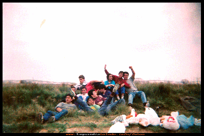LA MERIENDA 1991
31/03/91 Otra foto de la pandilla en la merienda, chicos donde estan esas matas de pelo....
Palabras clave: la Merienda