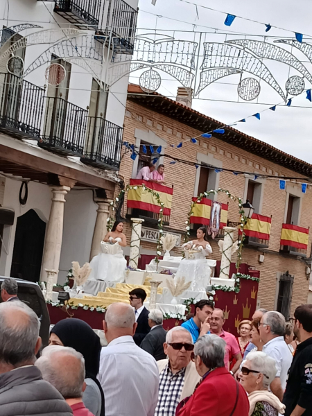 Desfile diurno
A la plaza para la coronación de las reinas 2024
