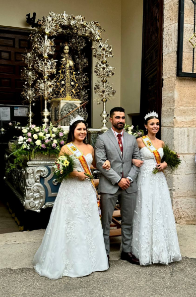 Ofrenda floral
Reinaa y mantenedor 2024
