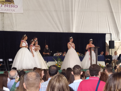 Reina y damas salientes 23-9-22
Reina y damas salientes. En el discurso de la reina, todas felicitaron a Diana Villarreal por su cumpleaños. 24-9-22
Felicidades Diana!!!!
