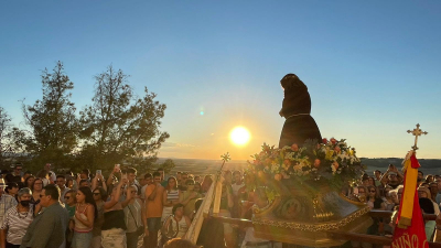 De camino al pueblo
3-9-22 el Santo Niño se dirige a la iglesia
