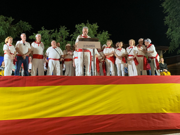 Pregón de las fiestas de Castilla la Mancha 2024 a cargo de la Peña Los Timbales
Los miembros de la Peña Los Timbales con su portavoz y presidente Lorenzo Nuño, dando el pregón de las fiestas de Castilla la Mancha 2024.
Palabras clave: Fiestas de Castilla la Mancha 2024