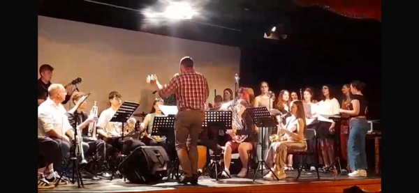Ensayo General Proyecto ERASMUS + MUZOLINGUA 2.0
45 músicos de 6 países diferentes en el mismo escenario. Proyecto musical europeo que está teniendo lugar estos días en La Guardia
