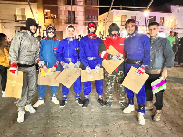 La chavalería
Peña La Chavalería. Preparados para correr los toros de fuego
