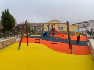 Restauración del parque infantil
Nuevo parque infantil en las casitas Nuevas que reabre hoy 20-12-2020. A cuidarlo todos!!!! 
