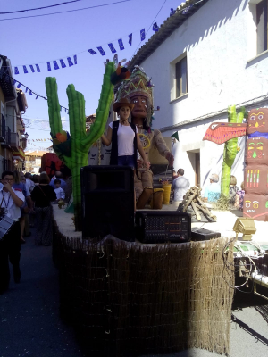 Desfile diurno de carrozas
Carroza de el Trajín
