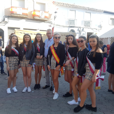 Despedida del Santo Niño
Reina, damas y mantenedor 2018 se disponen a despedir al Santo Niño, que vuelve a su ermita. 27-9-18
