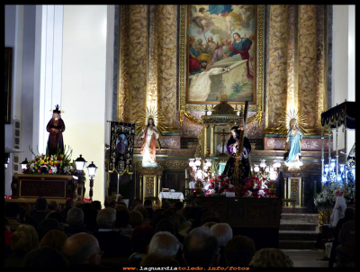 Jueves Santo
Procesión dentro de la iglesia por la lluvia
