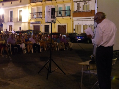 Tradiciones al fresco 2017
Al terminar la proyección, Teodoro nos deleita con un poema suyo, inédito, que puso el broche final a la velada.
Palabras clave: taf2017