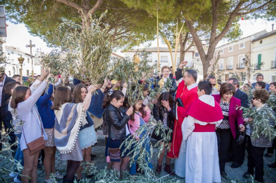 Domingo de Ramos
Bendición de ramos en la plaza. 9-4-17
Palabras clave: domingo de ramos