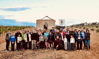I Romería a la pradera de San Isidro
Proyecto Tupi organiza la I romería a la pradera de San Isidro para concienciar de la rehabilitación de su ermita en ruinas.
Fotaza para la historia de los asistentes. Gracias a todos por vuestra colaboración
Palabras clave: romeria a san isidro