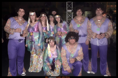 Hippies
Baile de carnaval en el pabellón polideportivo. Sábado 16-2-13
Palabras clave: hippies paz y amor carnaval pabellon