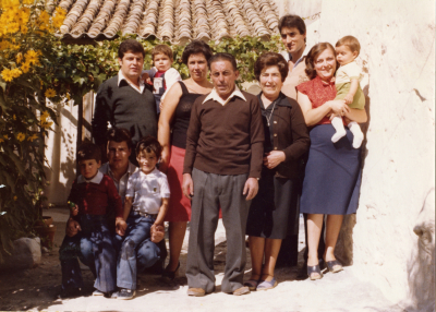 FAMILIA FERNANDEZ HERNANDEZ
FOTO FAMILIAR ALLA POR EL AÑO 1979 FALTAN ALGUNOS MIEMBROS DE LA FAMILIA
EL CURSO DE LA VIDA: Las familias
Palabras clave: LA FAMILIA
