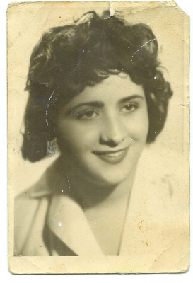 FAMILIA PEREA-ARIAS
VICENTA PEREA ARIAS en su juventud cuando tenía 18 ó 19 años, una autentica guardiola guapa, que queria a su pueblo con pasión, trasmitiendo ese amor a sus hijos. Gracias mamá. 


