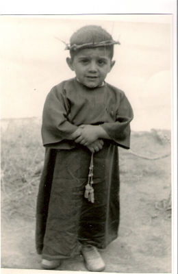 Manuel Cabiedas Potenciano (Hermano de jose el Carnicero)
Creo recordar, segun lo que contaba mi abuela (Julia Potenciano) que mi padre estuvo malo y llevo el "atito" del Santo Niño para agradecerle que se curara. Ella nos ha inculcado la fe a nuestro Santo Niño, y por ello hay alguna foto por ahi que la que lleva el atito soy yo (Cristina)
Palabras clave: manuel cabiedas potenciano santo niño