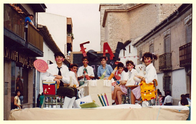 Carroza Regreso Al Cole. Fiestas 1987
FIESTAS, CELEBRACIONES Y TRADICIONES: fiestas patronales 1987
Palabras clave: fiestas 1987 carrozas cole