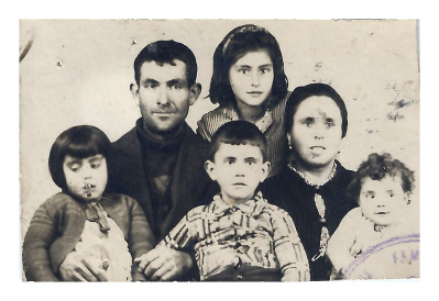 LIBRO DE FAMILIA NUMEROSA
ESTA FOTO Y DONDE APARECEN ELEUTERIA TEJERO PELAEZ MAS CONOCIDA COMO ( CUCHA ) Y JUANA TEJERO PELAEZ AN SIDO EXTRAIDAS DEL LIBRO DE PROTECCION A FAMILIAS NUMEROSAS.

