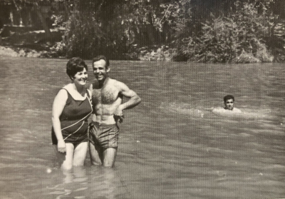 En el río de Aranjuez
Juli y Victorino en el rio de Aranjuez. Año 1970.
Palabras clave: Juli Victorino Aranjuez 