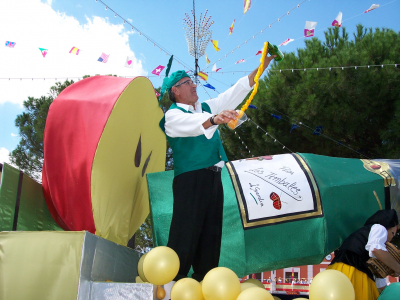 Carroza de las fiestas
FIESTAS, CELEBRACIONES Y TRADICIONES: < Fiestas patronales 2010
