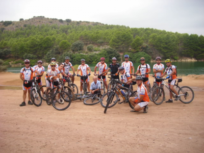 CLUB MTB LOS ARRIEROS
EL CLUB MTB LOS ARRIEROS EN RUIDERA, UN DIA DE AGOSTO DEL 2010, EN UNA DE SUS RUTAS ANUALES PROGRAMADAS, DENTRO DEL CALENDARIO DE ENTRENAMIENTO ANUAL
ASOCIACIONES DEPORTIVAS: Los Arrieros
