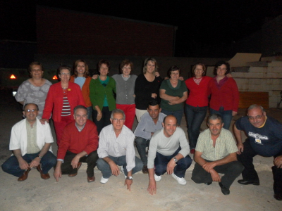 Cuadrilla de Amigos
(De izquierda a derecha)
Juli Cabiedas, Inés (“Carnicera”), Milagros García, Milagros Hernández, Pili González, Juli Pérez, Isa Hernández, Pili Mascaraque, Raquel Yepes, José (“Carnicero”),Jesús (“El Maestro”), José Manuel Marín, Jesús (“Remendín”), Pablo Orgaz (“Carpintero”), Benito Hernández (“El bolo”), José Mora.
Palabras clave: Amigos