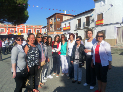 Madres y familiares de la Corte de Honor 2011
De izquierda a derecha: Antonia, Milagros, Asunción, Pilar, Lucía, Irene, Pilar, Mari Carmen, Luisa, Milagros y Pilar.
Siempre se ha de destacar el gran esfuerzo que realizan tanto las madres como los demás familiares, de ahí la publicación de esta foto.
