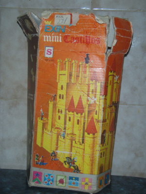 Juguetes de los 80
Exin castillo(mini) (fijaos bien en la parte de arriba, se ve bastante bien el precio) 
