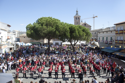 BANDA DE TAMBORES Y CORNETAS "SANTO NIÑO DE LA GUARDIA" (24-09-2012)
Actuación de la banda de tambores y cornetas a su paso por el escenario de autoridades.
Palabras clave: banda tambores y cornetas fiestas 2012