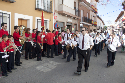 NUESTRAS DOS BANDAS DE MUSICA. (24-09-2012)
La banda de Tambores y Cornetas "Santo Niño de La Guardia aplauden al paso de la Banda Municipal "Aurelio Mascaraque".
 Ambas bandas de La Guardia, algo de lo que todos debemos de estar orgullosos y seguir apoyando para fomentar la cultura musical de nuestro pueblo.
Palabras clave: fiestas patronales 2012 banda de música