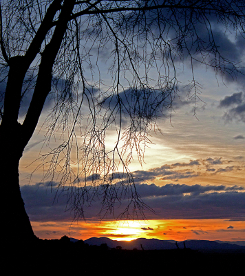 PRIMER ATARDECER DE 2013. ( Desde el mirador del Paseo del Norte)
Palabras clave: invierno