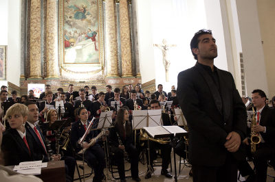 CONCIERTO BANDA DE TAMBORES Y CORNETAS ( 27-MARZO-2013)
Pelayo  Sanchez, Director y Maestro de la banda de Tambores y Cornetas de La Guardia durante el concierto ofrecido por la misma el día 27 de Marzo de 2013 en la Iglesia.

Palabras clave: Banda de tambores y cornetas.