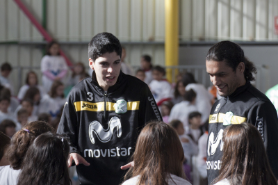 GIRA MEGACRACKS INTERMOVISTAR EN LA GUARDIA. (15-11-2011)
 Mati y Betao, jugadores del Inter Movistar conversan con los niños sobre los valores del deporte.
EVENTOS POPULARES: < Otros eventos  
Palabras clave: gira megacraks inter movistar en la guardia
