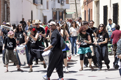 XXX fiesta de Castilla la Mancha. ( Batukada)
El grupo de percusión "Sambanés" de Leganés animó la fiesta con espectáculos pasacalles y talleres de percusión durante todo el día del sábado 1 e Junio. El evento estuvo organizado y en colaboración con la Escuela de Música de La Guardia " Aurelio Mascaraque"
Palabras clave: batukada, sambanes, fiestas de Castilla la Mancha