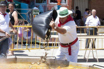 El día de la Paella. ( 26-Mayo de 2012)
 Como ya es tradicional dentro de los actos de las fiestas de Castilla la Mancha, la peña taurina Los TImbales organiza una gran paella para todo el pueblo, y para el que venga de fuera, por supuesto.
Palabras clave: fiestas de castilla la mancha