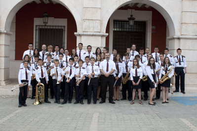 BANDA DE MUSICA MUNICIPAL AURELIO MASCARAQUE-2012
Muchas son las fotos que se suben antíguas de la banda municipal de La Guardia. Esta es su formación más actual (27-Mayo-2012)
Palabras clave: Banda municipal escuela de música.
