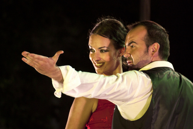 ÁNGEL GARCIA Y LUCÍA PADILLA (30-MAYO-2012)
Angel García y la bailaora Lucía Padilla en un momento de su actuacíon el pasado día 30 de Mayo con motivo de las fiestas de Castilla la Mancha.
Palabras clave: Fiestas de Castilla la Mancha.