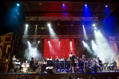 CHARANGA "LA TONALIDAD". (SEMANA DE LA JUVENTUD 2014)
Concierto de la Charanga "La Tonalidad" con motivo de la 8ª Semana de la Juventud.
Palabras clave: senmana de la juventud, charanga