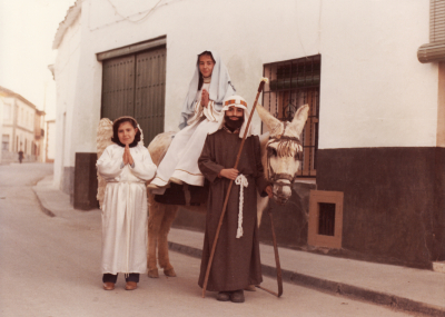 NAVIDAD 1980-1981
ES FOTO ESTA HECHA EN LA PUERTA DE Mª CARMEN PEDRAZA EL DIA DE LA CABALGATA DE REYES DE 1981
