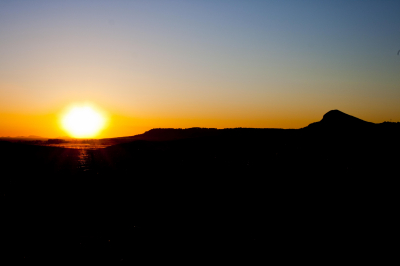 Puesta de sol desde La Secana
Lo mejor de revelar una fotografía; es darse cuenta que esta es aun mejor que la anterior.

Se aprecia el cerro de las maricas y el sol desapareciendo por la vega.
Domingo primaveral 11 de Marzo de 2012
LOS ESCENARIOS DE LA VIDA: El municipio y su entorno. La Laguna
