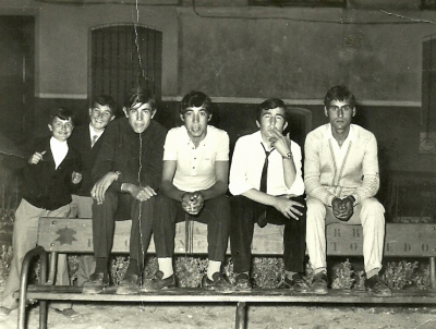 Amigos y familia
De izquierda a derecha... Jesús "remendín", Juán "romasor", Luís "latigo", Julián,  Emilio "masena" y Vicente "norton-ceporrero".

