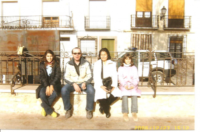 En la glorieta
Pasando el dia por la Guardia. José, Mª Jesús Villarreal Rodelgo y las hijas de ésta, Sandra y Silvia Martín
Palabras clave: glorieta