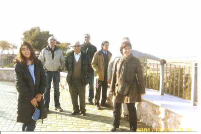 Disfrutando del pueblo
Juan Villarreal Poténciano con sus hijos, Ángel, José, e  Isabel,  yernos Guillermo y Paco  y la nieta Sandra.Paseando por el paseo norte y disfrutando de sus vistas.
