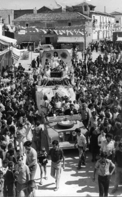 Carroza Reina y Damas 1969
Llegada de la carroza de la reina y damas a la plaza
