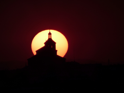 Taller de fotografía 27-6-15
Foto puesta de Sol sobre iglesia de la Guardia en taller fotografia Juan Luis Redajo
