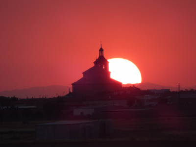 Taller de fotografía 27-6-15
Foto puesta de Sol sobre iglesia de la Guardia en taller fotografia Juan Luis Redajo
