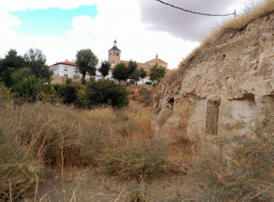 Vista de la iglesia desde las cuevas
Palabras clave: cuevas