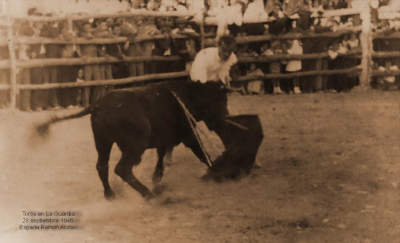Toros en La Guardia 28 septiembre 1946. Ramón Alonso toreando
